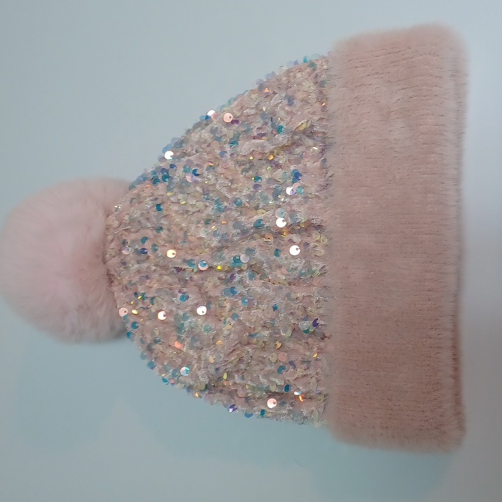 Winter hat for girls from 5-12 years old.